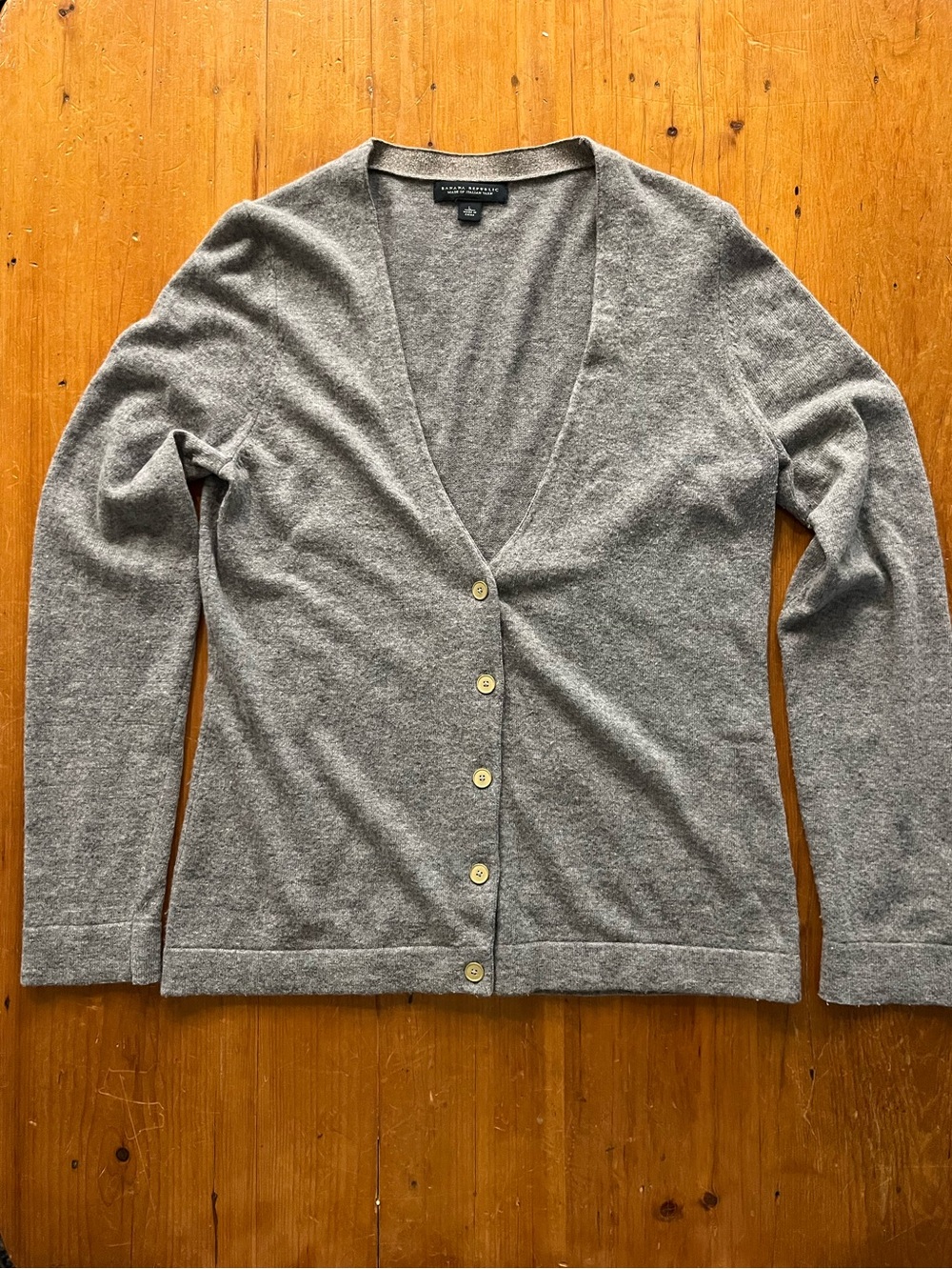 Banana Republic Women’s Italian Yarn Gray V-Neck Button Down Preppy Cardigan
